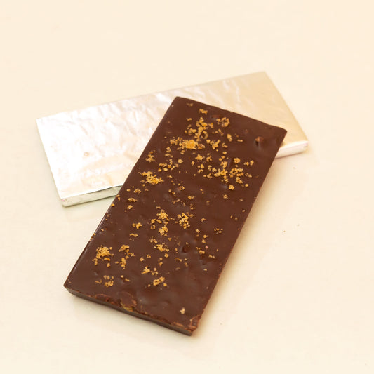 Cupreata — Barra de cacao 70% con mezcal, pepita y sal de gusano