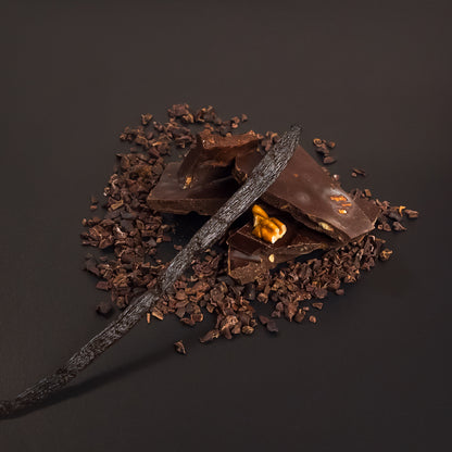 Carnaval — Barra de cacao 70% con nuez, pox y vainilla