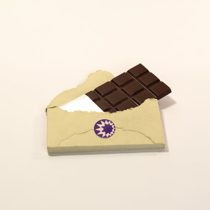 Espresso — Barra de cacao 70% con un espresso y nibs de café honey
